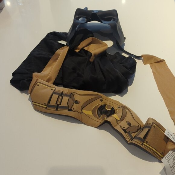 Batman Dark Night Costume with Cape, Mask, Belt - Size L 10-12 NWT - Picture 6 of 6